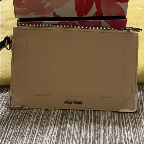 Light pink Nine West wristlet - brand new on sale - Picture 8 of 8